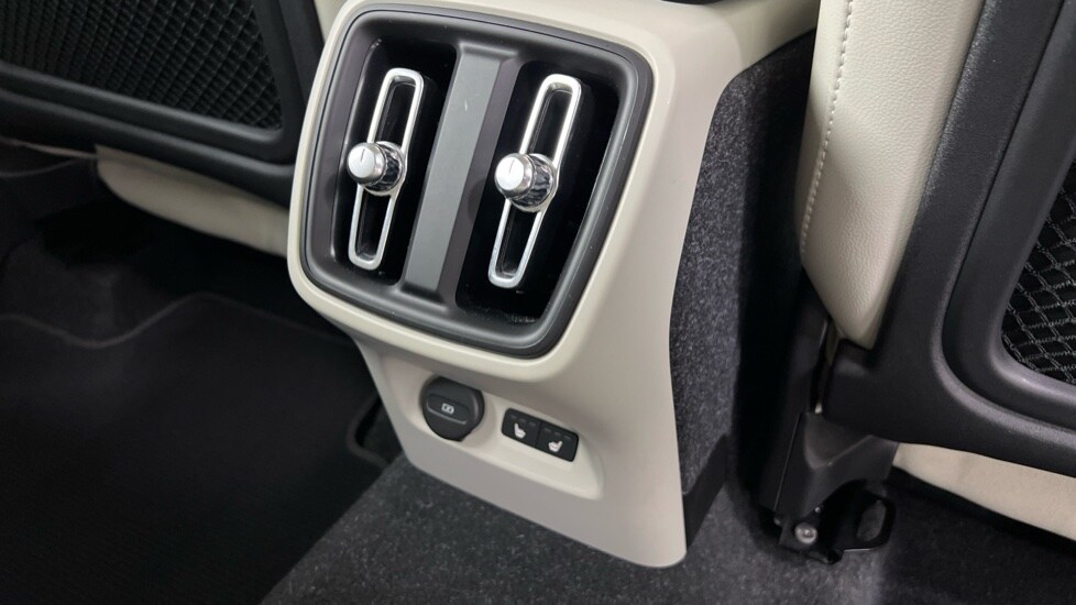 Used Volvo XC40 2022 for sale - 76552479: Photo 33