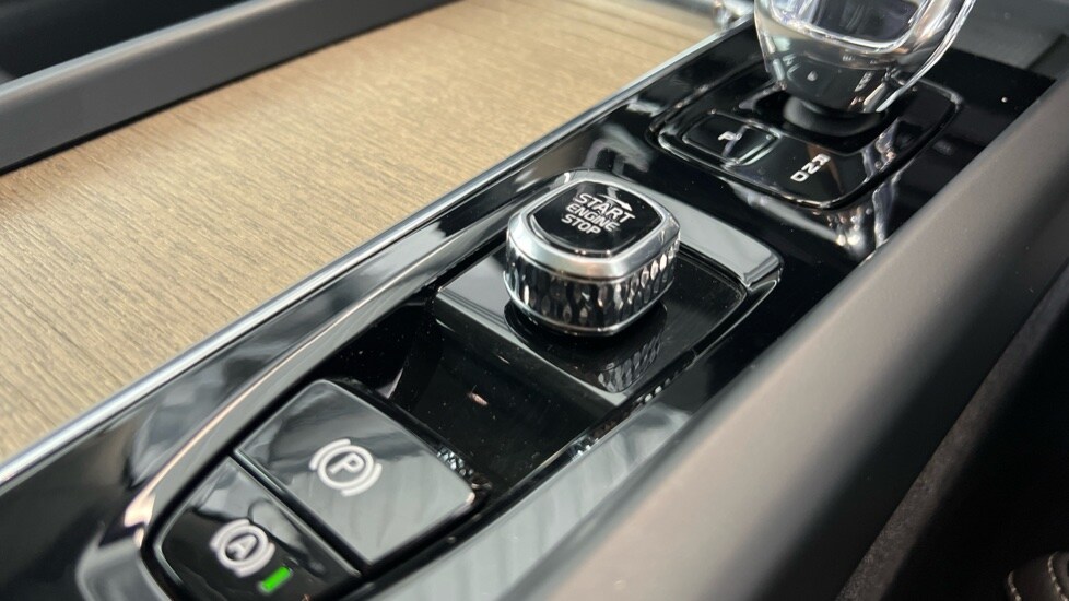 Used Volvo XC60 2025 for sale - 75967079: Photo 25