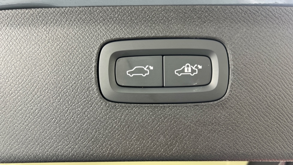 Used Volvo XC90 2023 for sale - 76901425: Photo 33