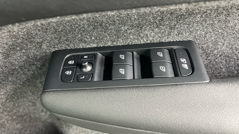 Used Volvo XC40 2023 for sale - 77519057: Photo 23