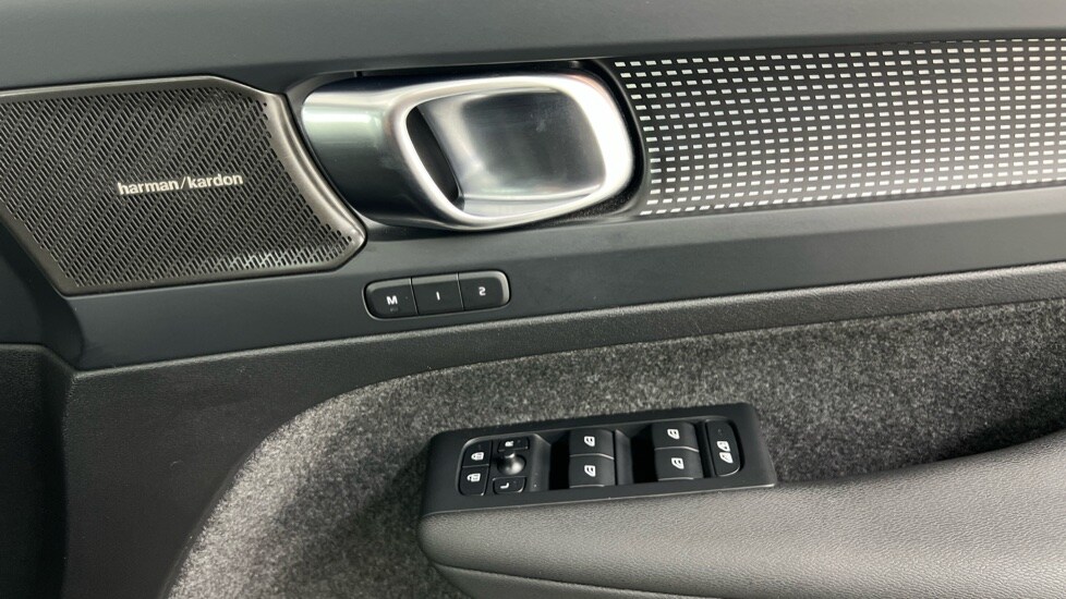 Used Volvo XC40 2023 for sale - 77519057: Photo 28