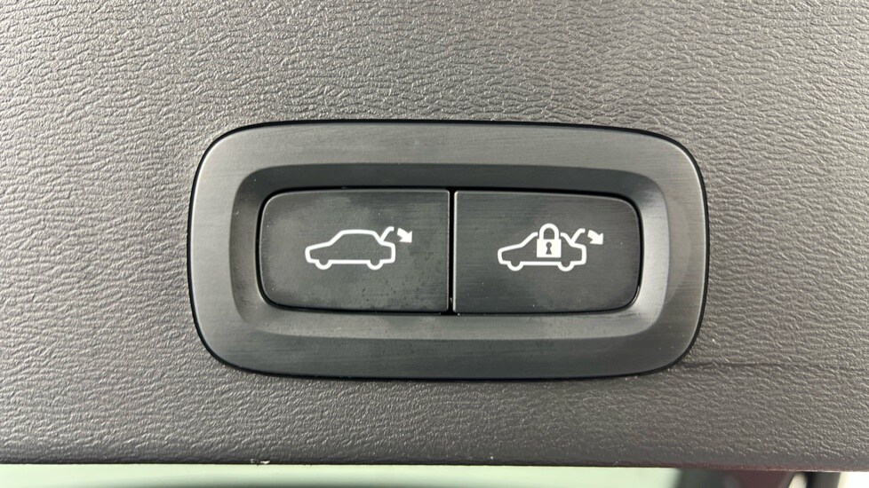 Used Volvo XC40 2023 for sale - 77519057: Photo 34