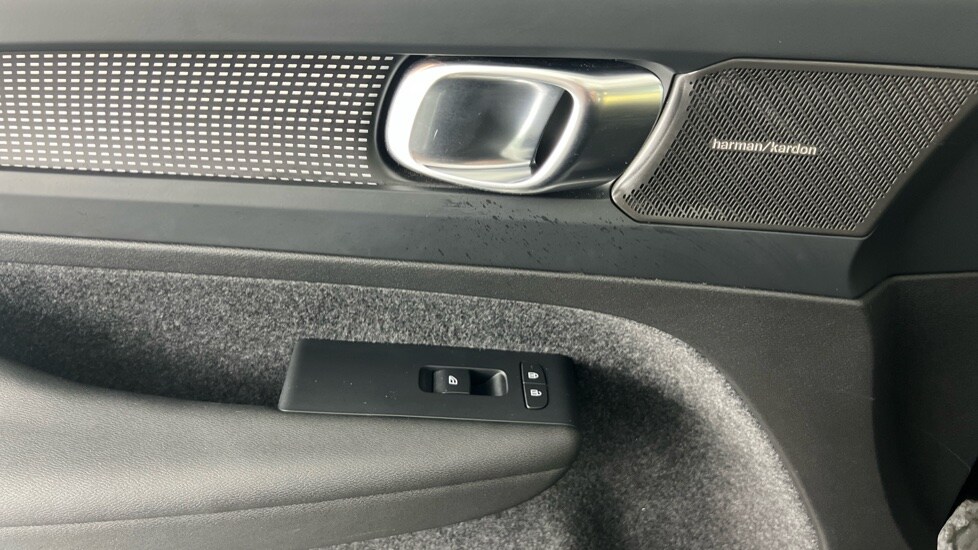 Used Volvo XC40 2023 for sale - 77519057: Photo 48