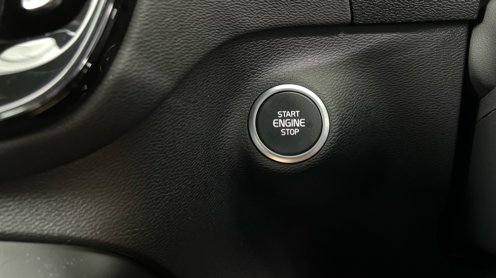 Used Volvo XC40 2021 for sale - 76851227: Photo 25