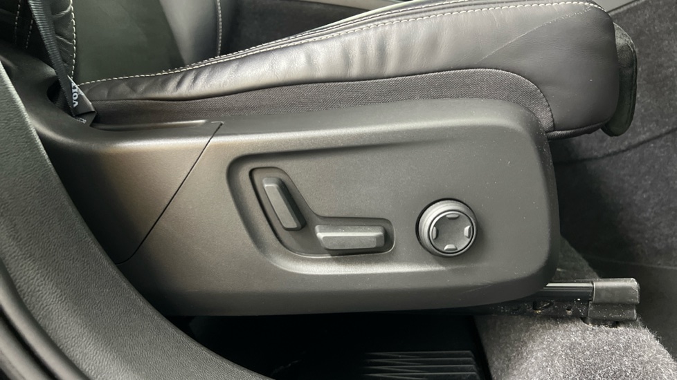 Used Volvo XC40 2021 for sale - 76851227: Photo 28