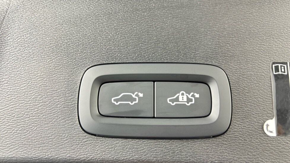 Used Volvo XC40 2021 for sale - 76851227: Photo 33