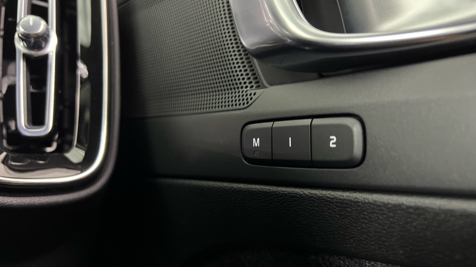 Used Volvo XC40 2021 for sale - 76851227: Photo 35