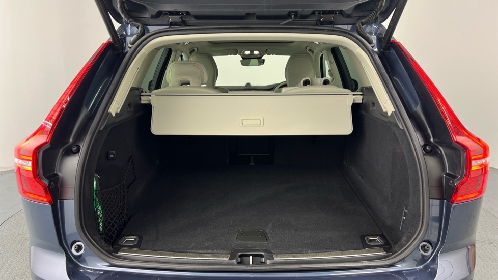 Used Volvo XC60 2025 for sale - 77133856: Photo 13