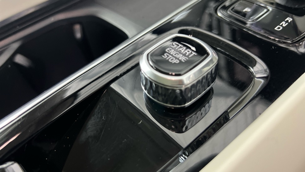 Used Volvo XC60 2025 for sale - 77133856: Photo 25