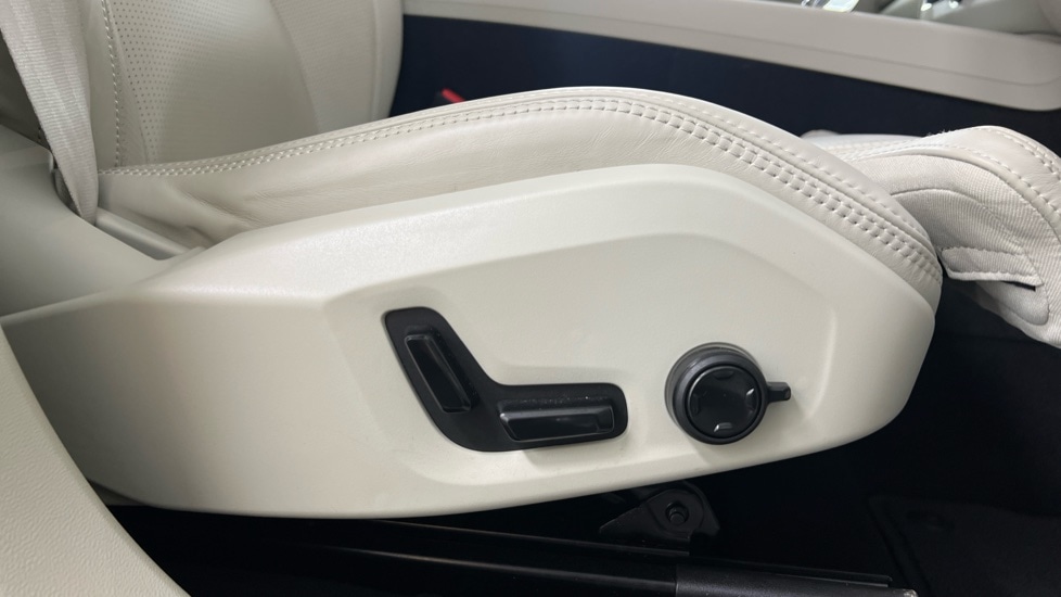 Used Volvo XC60 2025 for sale - 77133856: Photo 28