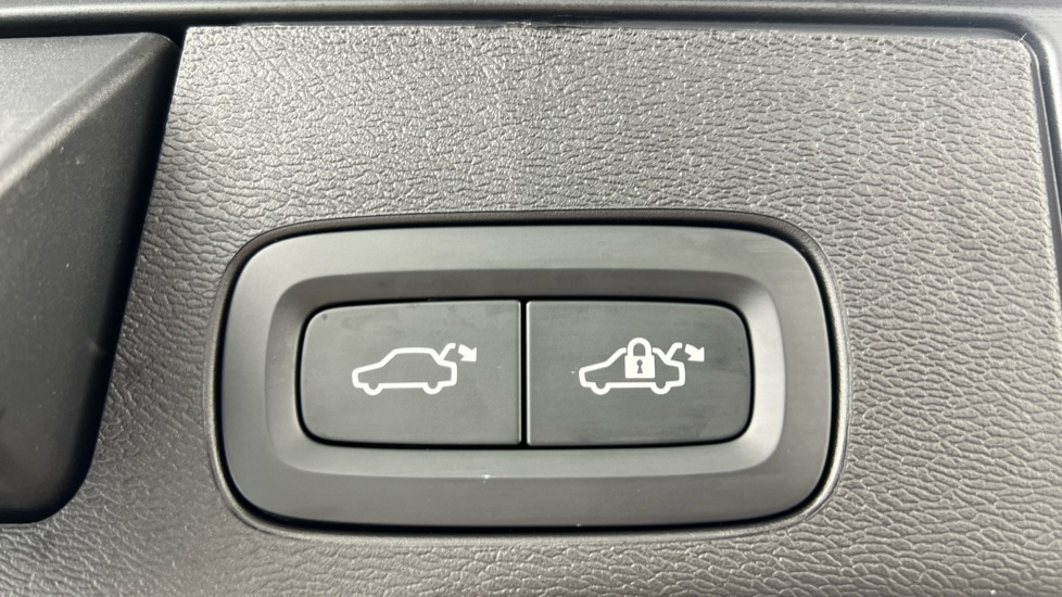 Used Volvo XC60 2025 for sale - 77133856: Photo 33