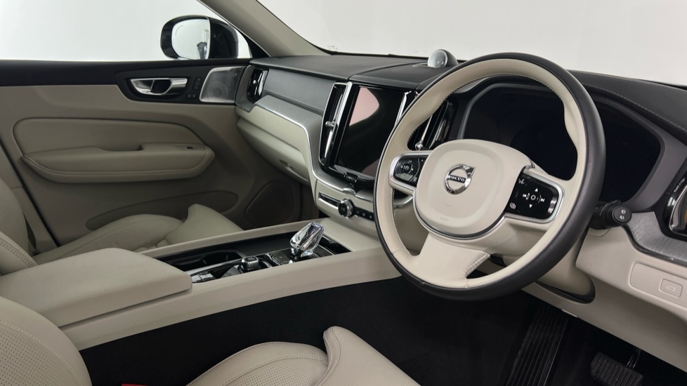 Used Volvo XC60 2025 for sale - 77133856: Photo 4