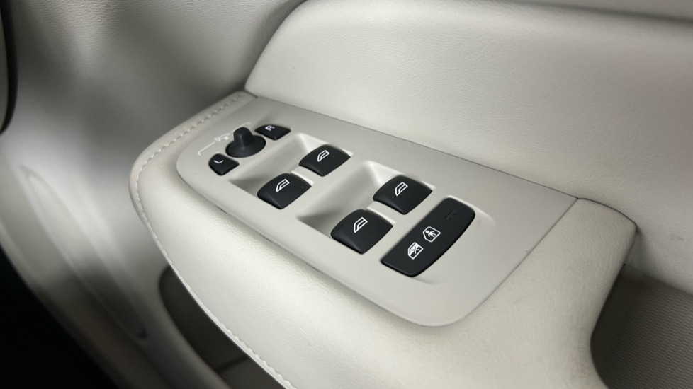 Used Volvo XC60 2025 for sale - 77979077: Photo 23