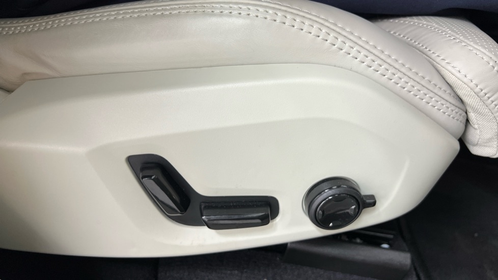 Used Volvo XC60 2025 for sale - 77979077: Photo 29