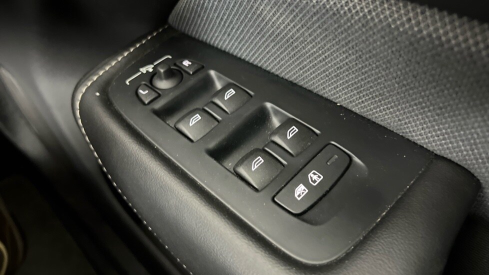 Used Volvo XC60 2021 for sale - 76025318: Photo 23