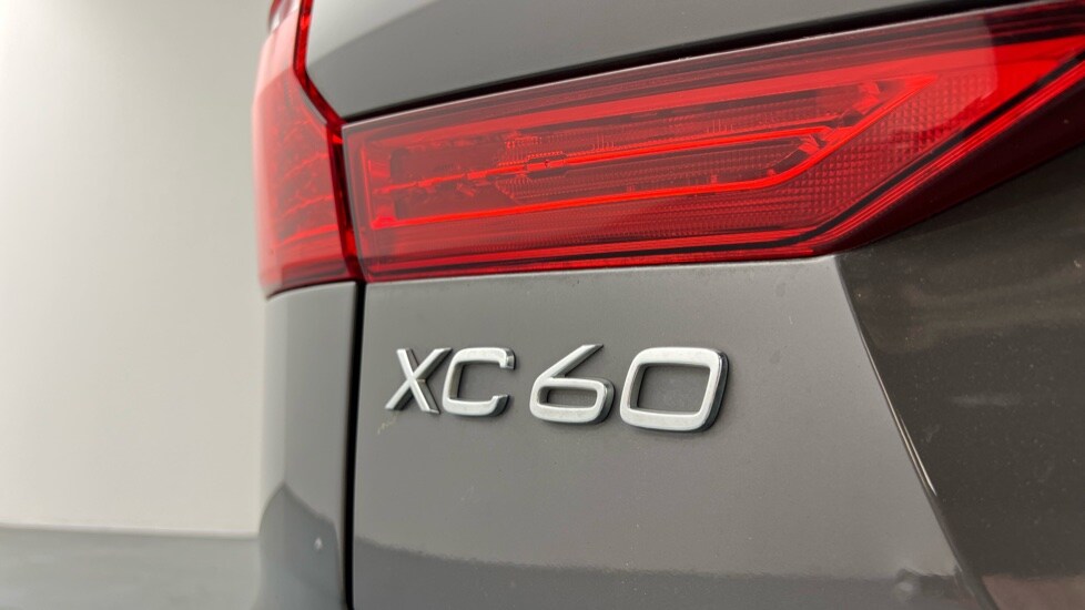 Used Volvo XC60 2021 for sale - 76025318: Photo 38