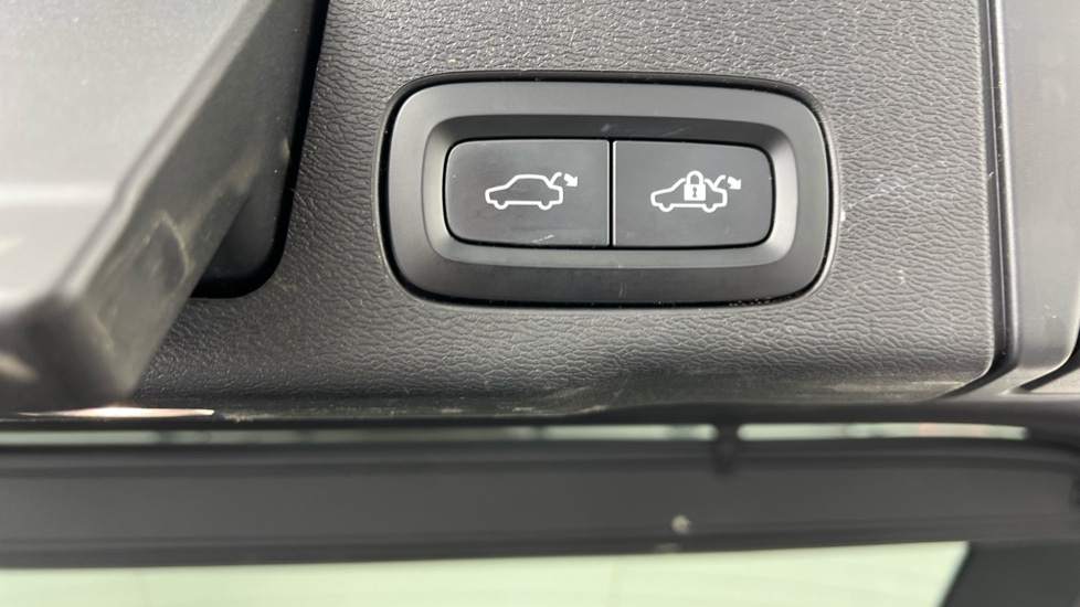 Used Volvo XC60 2022 for sale - 76523602: Photo 32