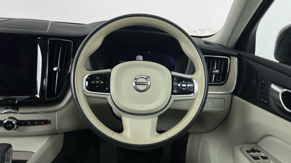 Used Volvo XC60 2023 for sale - 76696450: Photo 10