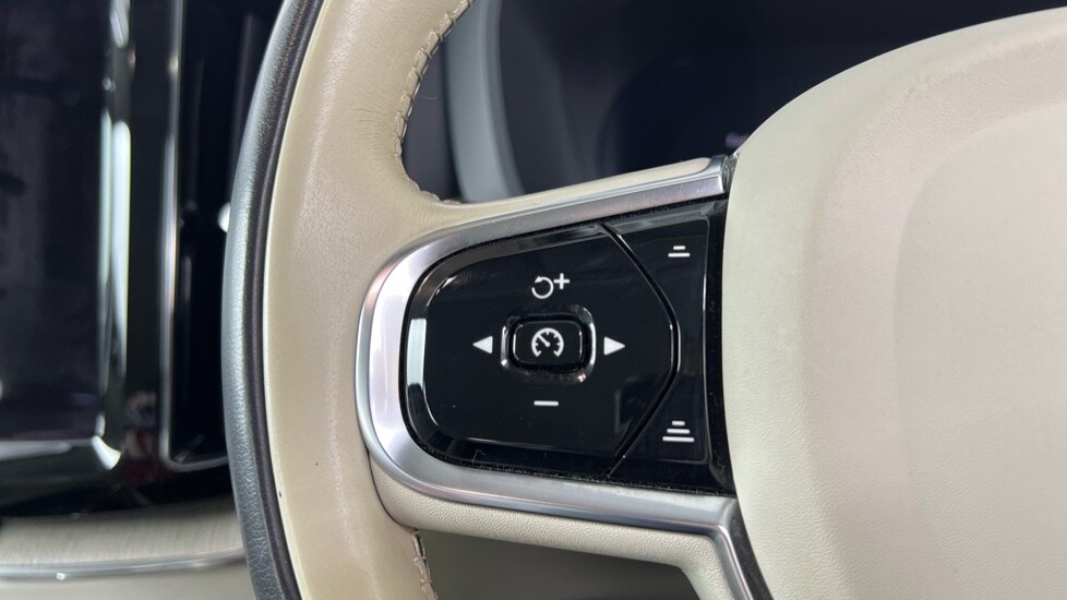 Used Volvo XC60 2023 for sale - 76696450: Photo 19