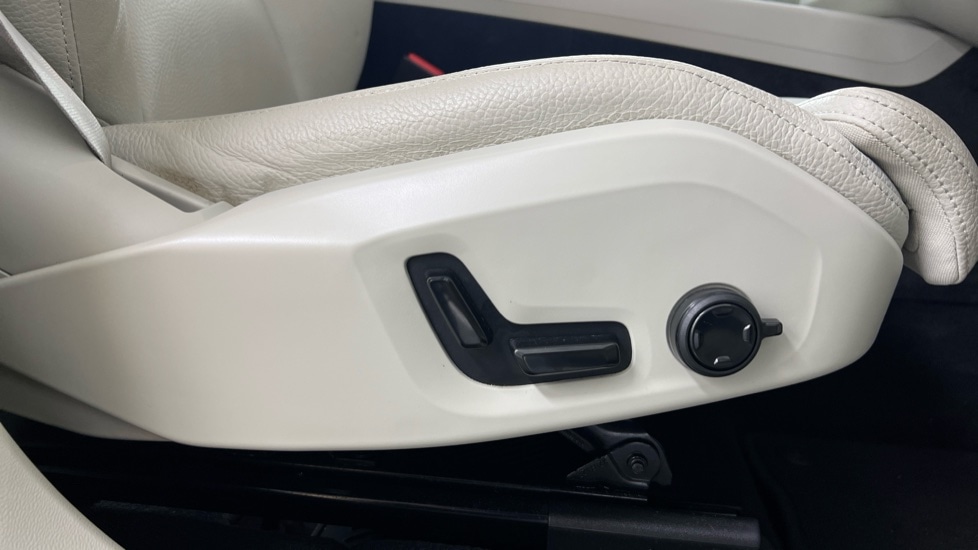 Used Volvo XC60 2023 for sale - 76696450: Photo 28