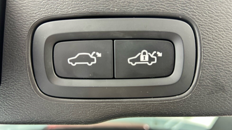 Used Volvo XC60 2023 for sale - 76696450: Photo 33