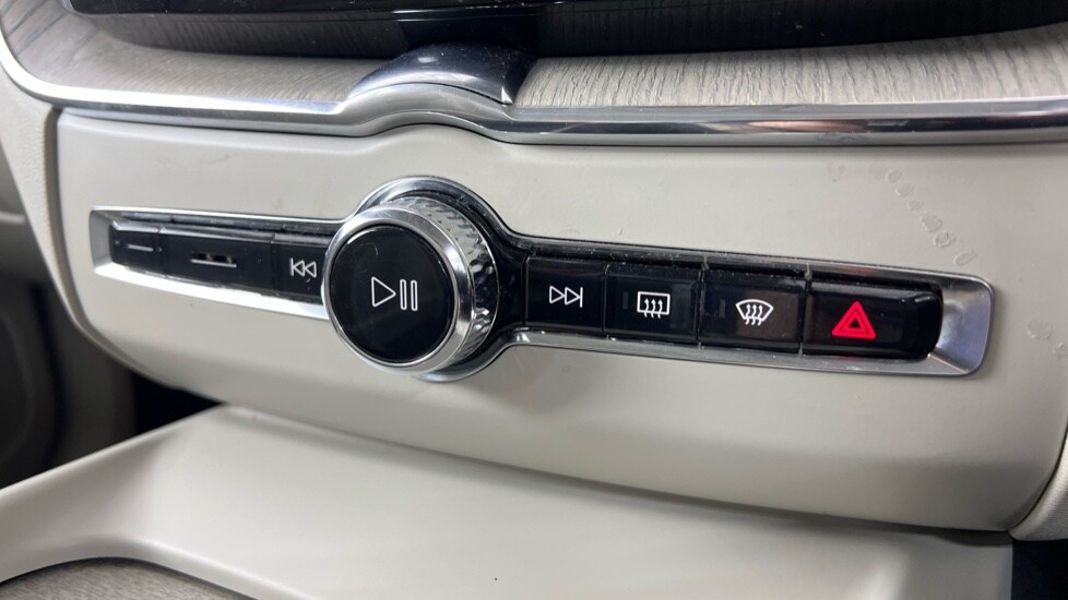 Used Volvo XC60 2023 for sale - 76696450: Photo 35