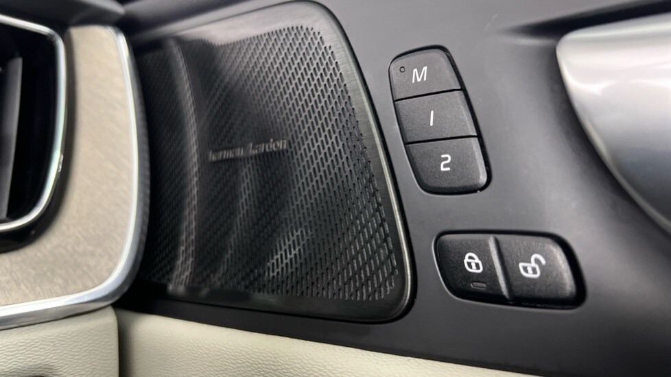 Used Volvo XC60 2023 for sale - 76696450: Photo 36