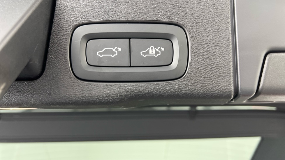 Used Volvo XC60 2025 for sale - 76344157: Photo 32