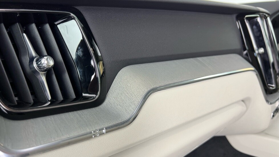 Used Volvo XC60 2025 for sale - 76344157: Photo 39