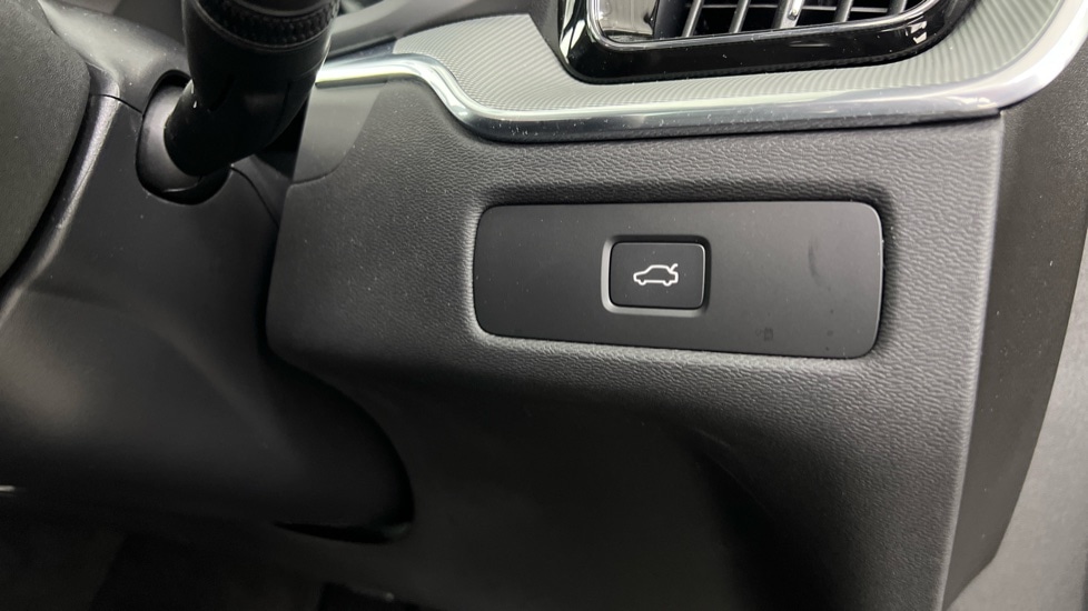 Used Volvo XC60 2025 for sale - 78066849: Photo 43