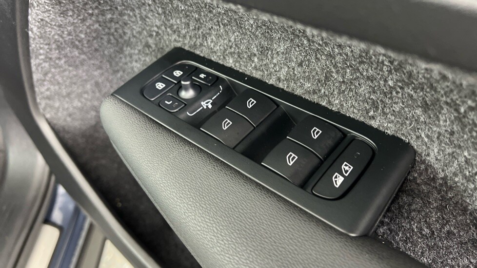 Used Volvo XC40 2025 for sale - 78212021: Photo 23