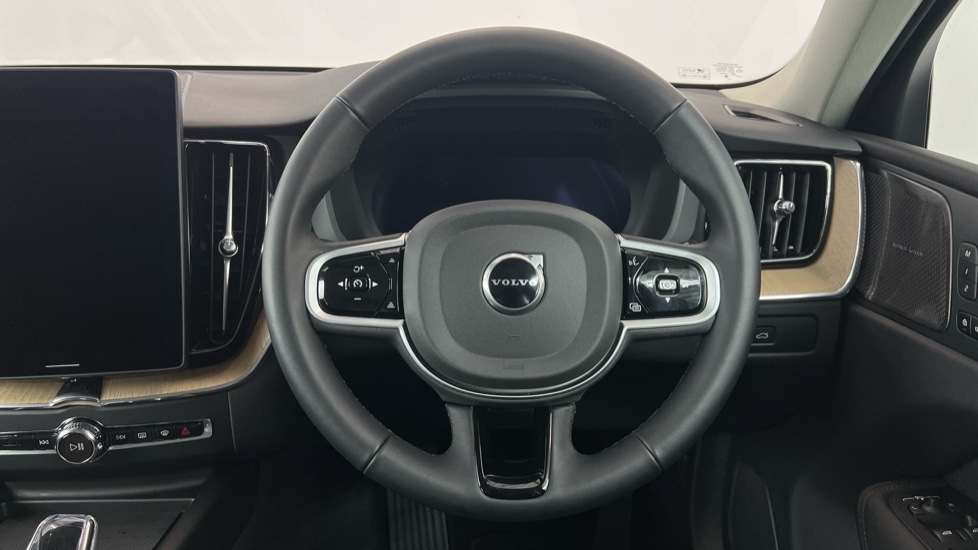 Used Volvo XC60 2025 for sale - 77225014: Photo 10