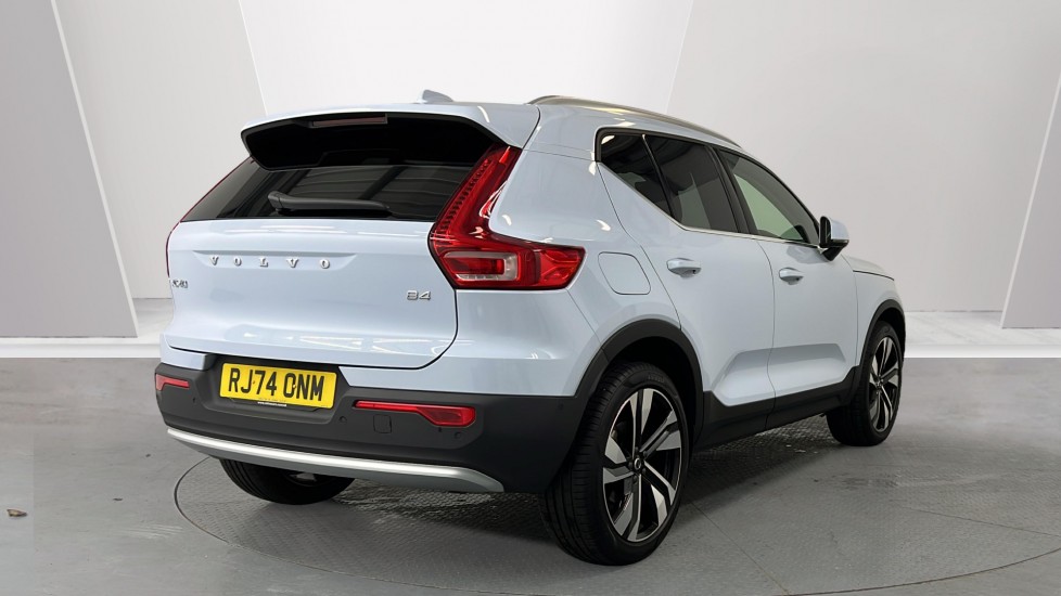 Used Volvo XC40 2024 for sale - 76937509: Photo 2