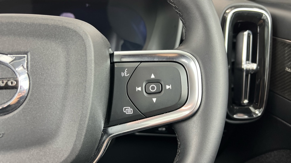 Used Volvo XC40 2024 for sale - 76937509: Photo 20