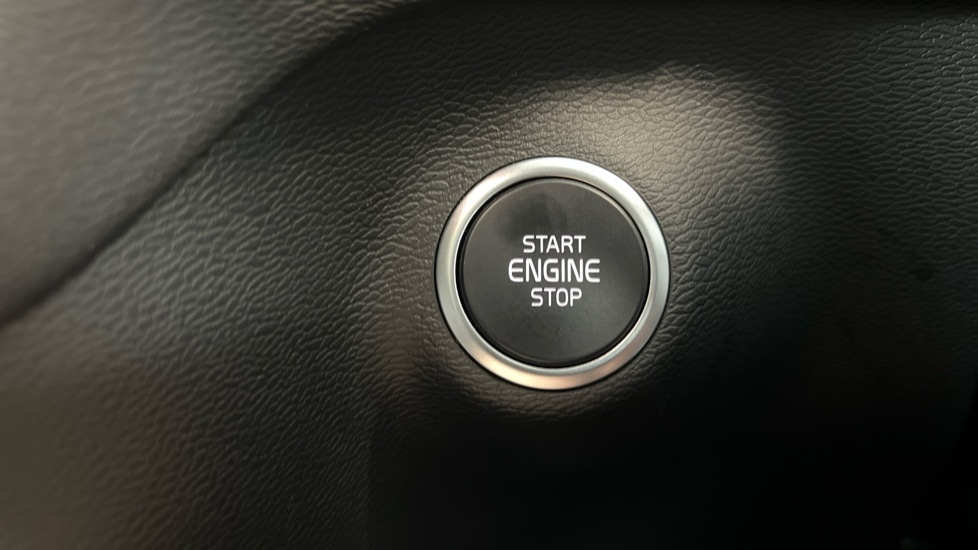 Used Volvo XC40 2024 for sale - 76937509: Photo 25