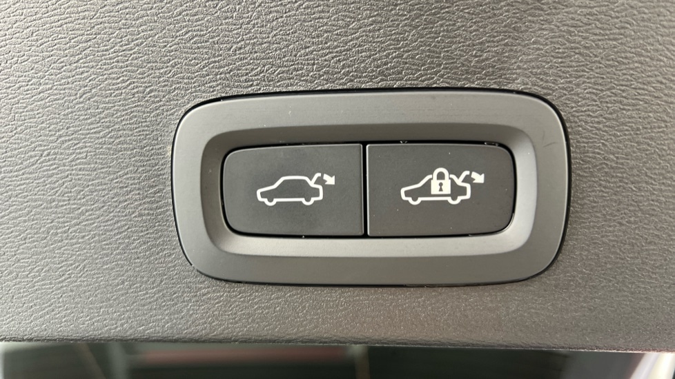 Used Volvo XC40 2024 for sale - 76937509: Photo 33