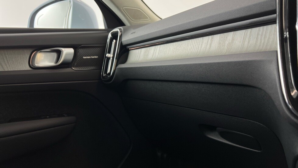 Used Volvo XC40 2024 for sale - 76937509: Photo 34