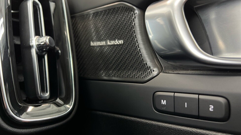 Used Volvo XC40 2024 for sale - 76937509: Photo 35