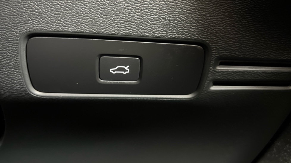 Used Volvo XC40 2024 for sale - 76937509: Photo 36