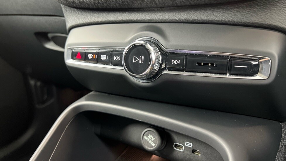 Used Volvo XC40 2024 for sale - 76937509: Photo 37