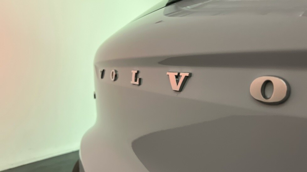 Used Volvo XC40 2024 for sale - 76937509: Photo 42