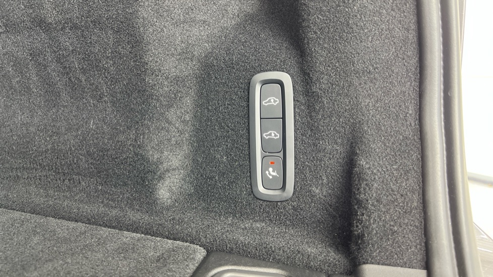 Used Volvo XC60 2022 for sale - 77413792: Photo 36