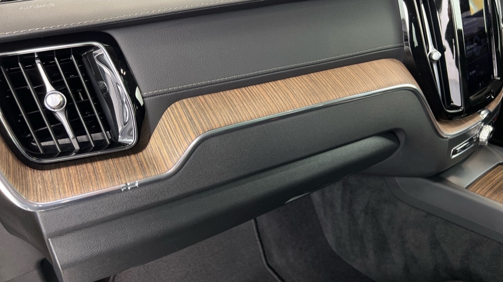 Used Volvo XC60 2022 for sale - 77413792: Photo 46