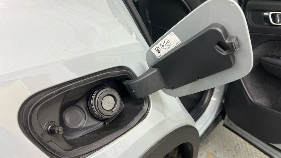 Used Volvo XC40 2025 for sale - 77950680: Photo 15