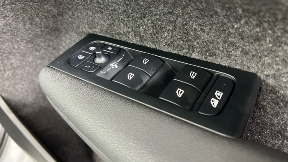 Used Volvo XC40 2025 for sale - 77950680: Photo 23