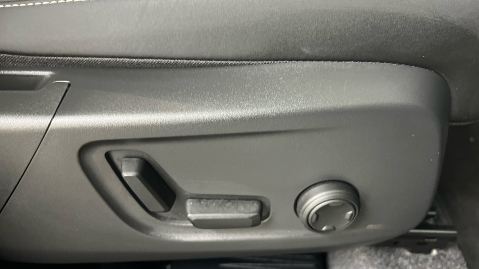 Used Volvo XC40 2025 for sale - 77950680: Photo 29