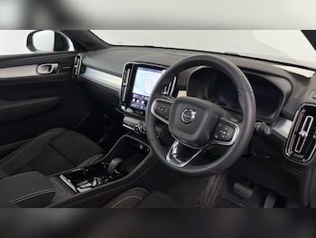 Used Volvo XC40 2025 for sale - 77975551: Photo