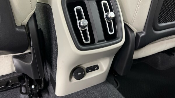 Used Volvo XC40 2024 for sale - 75763591: Photo 39