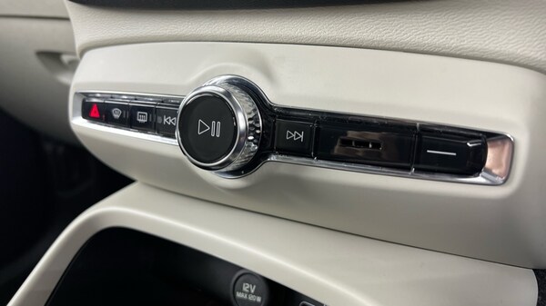 Used Volvo XC40 2024 for sale - 75763591: Photo 48