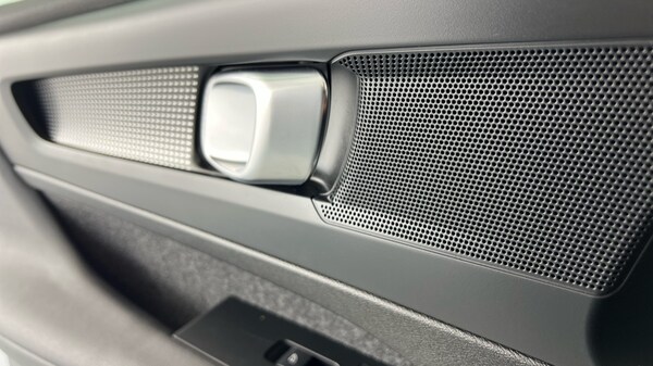 Used Volvo XC40 2025 for sale - 75641113: Photo 40